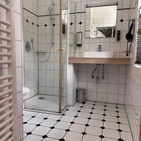 Modernes Fuer Monteure Und Geschaeftsreisende *